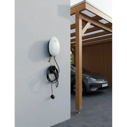 Borne de recharge véhicule électrique 7kW intelligente, compacte et sécurisée, fixation murale ou sur un poteau livré en option