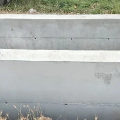 Bouchon d'étanchéité hydro-expansible pour tubes muraux. Se dilate avec l'eau, obturant les trous dans murs après le décoffrage