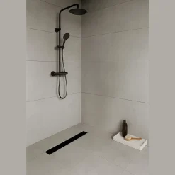 Caniveau de douche KODY L.70 cm verre noir et inox, siphon anti-odeurs, drainage performant -SANIVERRE