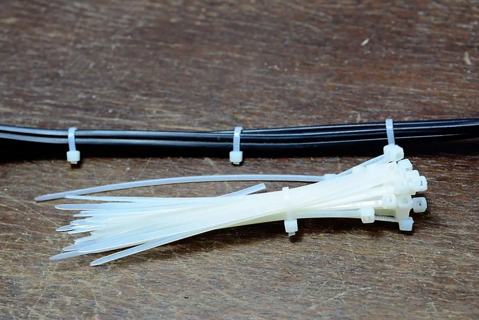 Colliers de fixation en nylon. Blancs. 2,5x200 - 100pces