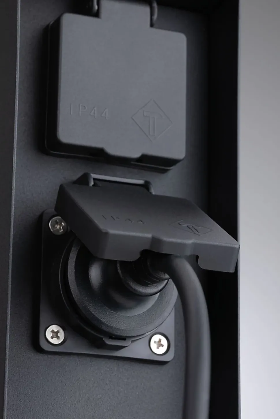 Colonne de prises Rio Interrupteur crépusculaire IP44 Anthracite