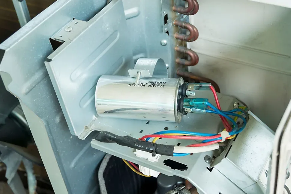 Condensateur de démarrage pour moteurs électriques, 450V, capacité : 40 microfarad, 4 broches / M8