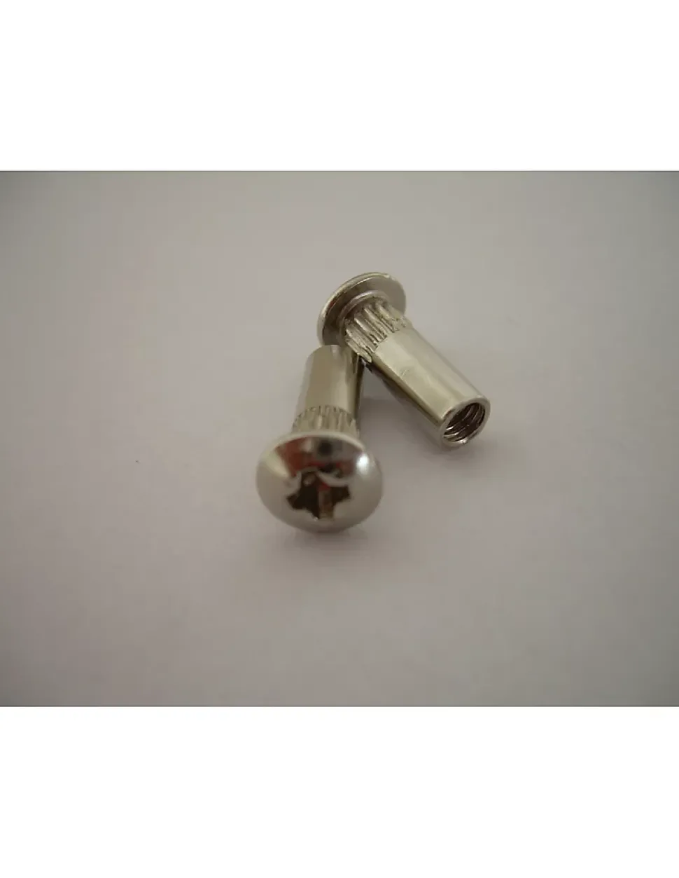 Ecrou Relieur Tête Poelier Pozi M4X9 5X15 Acier nickelé - 1000 pièces