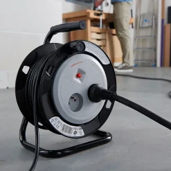 Enrouleur de bricolage H05VVF 3G1mm² 2 prises 15m
