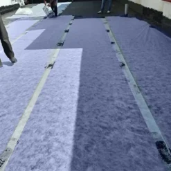Feuille d'étanchéité Cumifelt pour terrasses (30mx1m) - Empêche les fuites d'eau sur les toitures, balcons couverts...