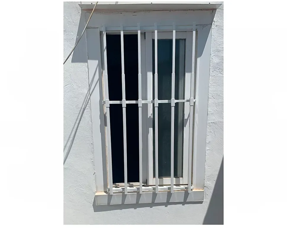 Grille de défense réglable pour fenêtre (largeur et hauteur) de 55x55 cm à 100x100 cm blanche