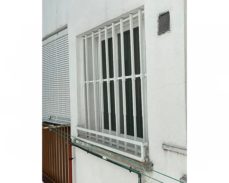Grille de défense réglable pour fenêtre (largeur et hauteur) de 55x55 cm à 100x100 cm blanche