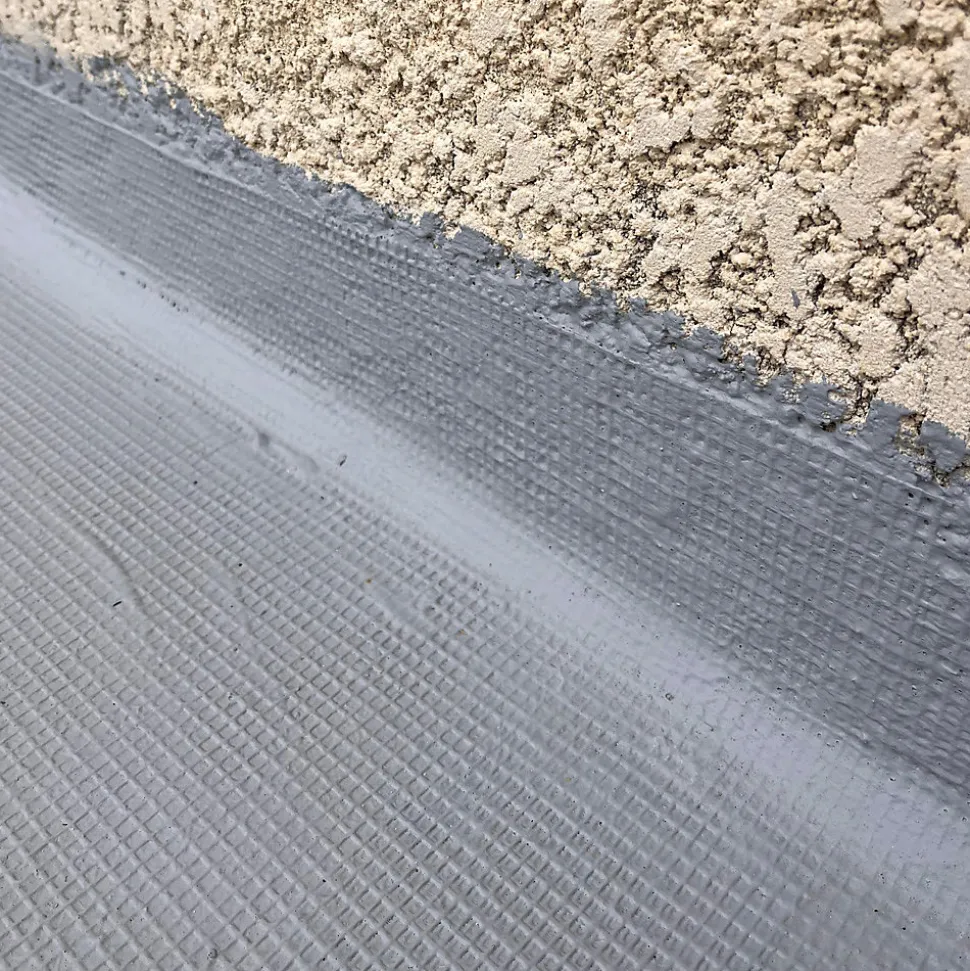 Grille en fibre de verre (10m x 1m). Imperméabilisation et réparation avec mortiers, caoutchouc et peintures imperméabilisantes