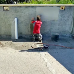 Grille en fibre de verre (50m x 1m). Imperméabilisation et réparation avec mortiers, caoutchouc et peintures imperméabilisantes