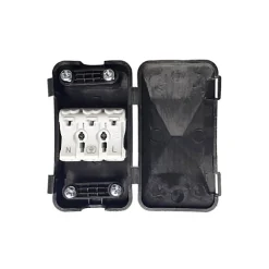 Kit de raccordement avec boîte de protection pour câbles et double serre-câble