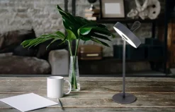 Lampe de table LED rechargeable magnétique 'ELLA' pour l'extérieur et l'intérieur, en métal et plastique gris, hauteur 35 cm