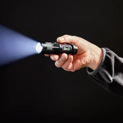 Lampe torche LED 60 lumens Diall autonomie 1h30 fonctionne avec 1 pile AA (LR6)