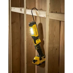 Lampe torche Stanley Fatmax SFMCL050B-XJ V20 18V (sans batterie)