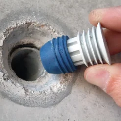 Lot 10 Bouchon d'étanchéité hydro-expansible pour tubes muraux. Se dilate avec eau, obturant trous dans murs après le décoffrage
