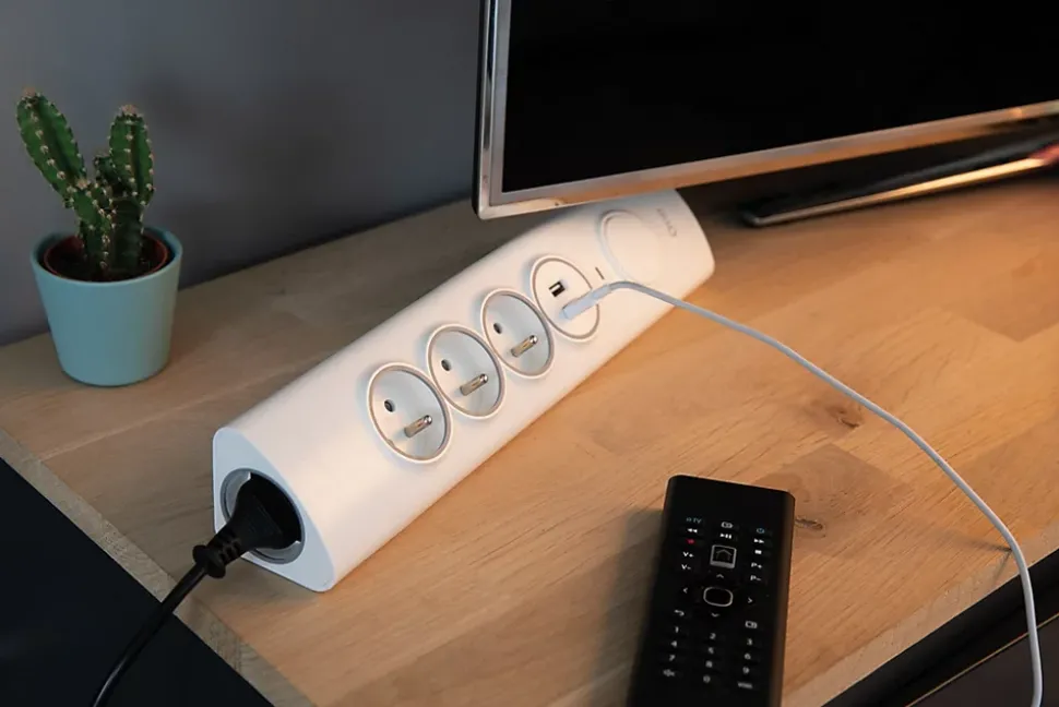 Multiprise d'angle 3 prises + 2 USB à câbler
