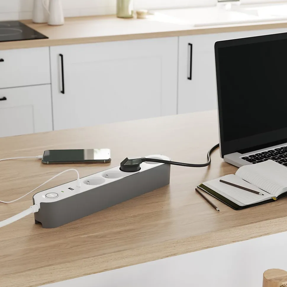 Multiprise 4 prises + 2 USB Jacobsen 1.5 m blanche