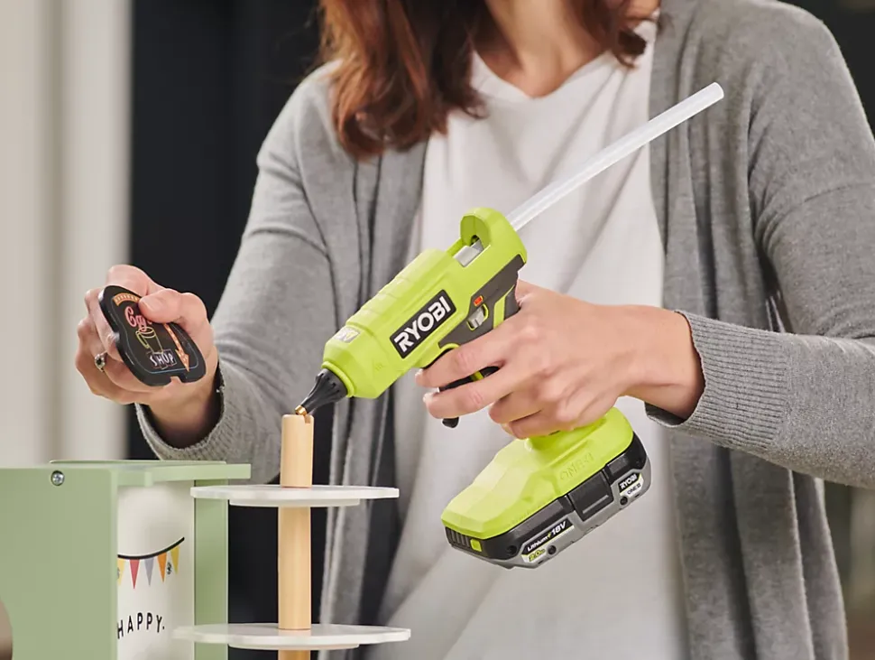 Pistolet à colle Ryobi RGLU18 ( sans batterie)