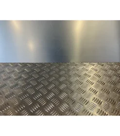 Plaque Aluminium Strié, ép. 2/3mm, Hauteur 15cm x Largeur 100cm
