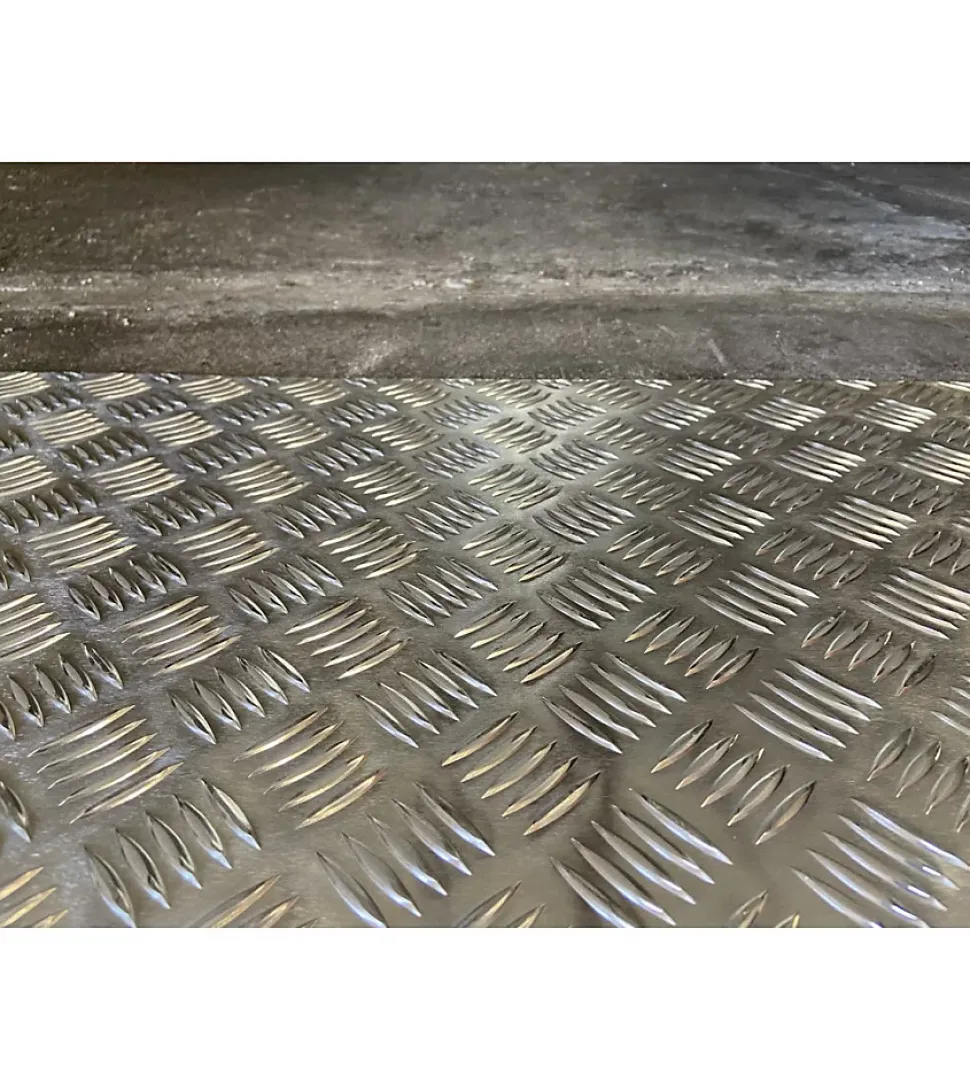 Plaque Aluminium Strié, ép. 2/3mm, Hauteur 40cm x Largeur 110cm