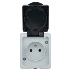 Prise avec terre étanche en saillie gris complet - H 8,5 cm / L 6,5 cm / P 5 cm