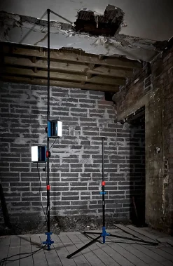 Projecteur de chantier double sur pied à LED filaire Erbauer Lewo 1600 lumens (20W)
