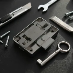 Serrure en applique l. 42 mm x H. 55 mm x EP. 9 mm