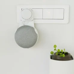 Support mural PlugnSay pour Google Home mini en plastique blanc