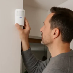 Système d'alarme connecté Sans Abonnement Daewoo Vigilia Wifi - 1 caméra + 6 accessoires - Batterie et sirène intégrées